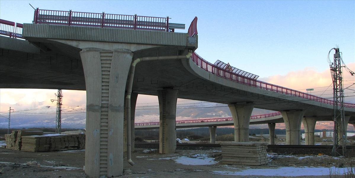 Pri rekonštrukcii diaľnice sa zrútil most