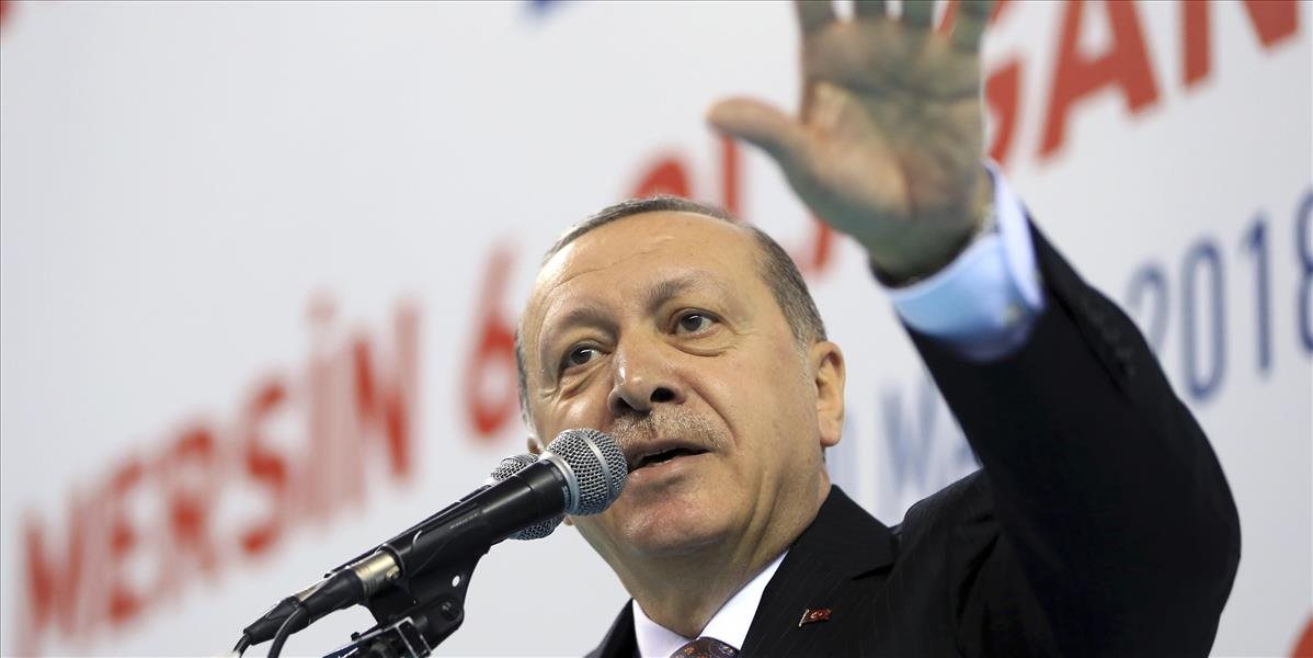 Erdogan kritizoval NATO za postoj k tureckým operáciám v Sýrii