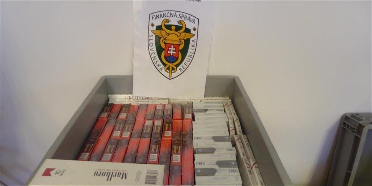 Dvoch štátnych príslušníkov Ukrajiny s balíkmi cigariet zadržala hraničná polícia