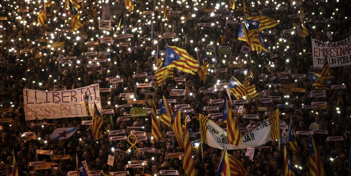 VIDEO Tisíce ľudí v Barcelone demonštrovali za vytvorenie separatistickej vlády