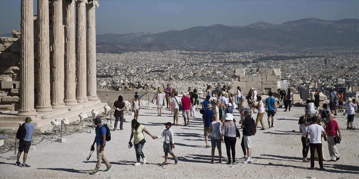V Grécku zadržali ozbrojených pakistanských tínedžerov, ktorí okrádali turistov