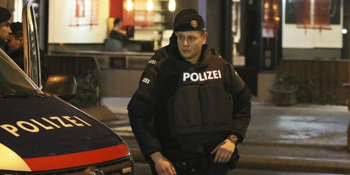 Muž sa pred rakúskym parlamentom pokúsil napadnúť policajta