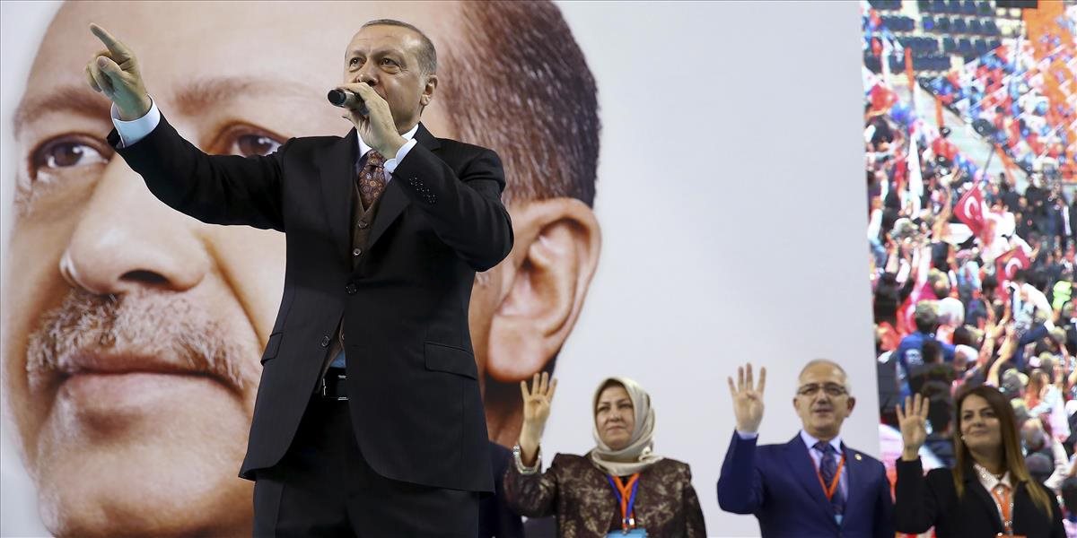 Turecký parlament schválil kontroverzné zmeny volebných zákonov