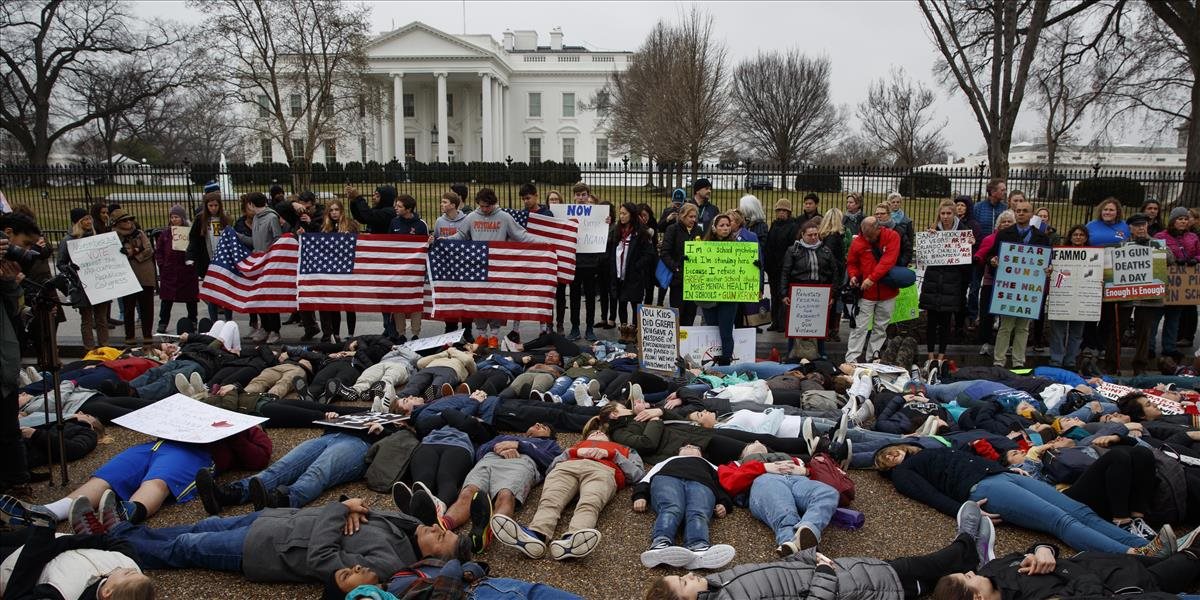 Študenti protestovali proti násiliu páchanému strelnými zbraňami