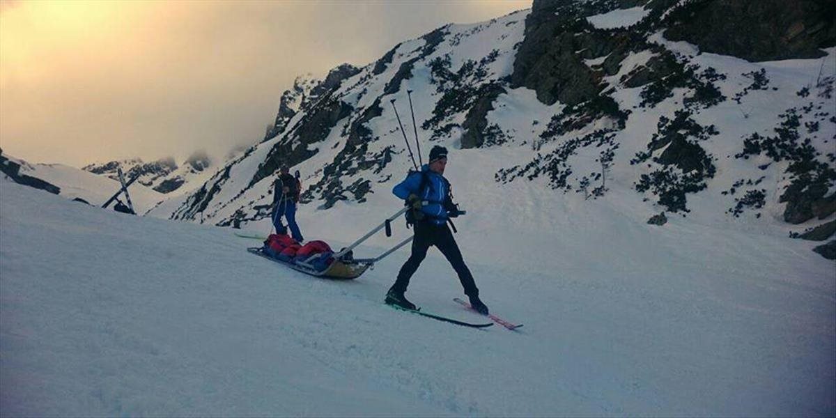 Horskí záchranári z Malej Fatry ošetrovali lyžiara, ktorý narazil do stromu