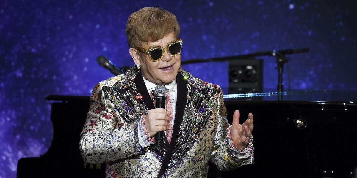 Coververzie Eltona Johna si zaspievajú aj Ed Sheeran a Miley Cyrus