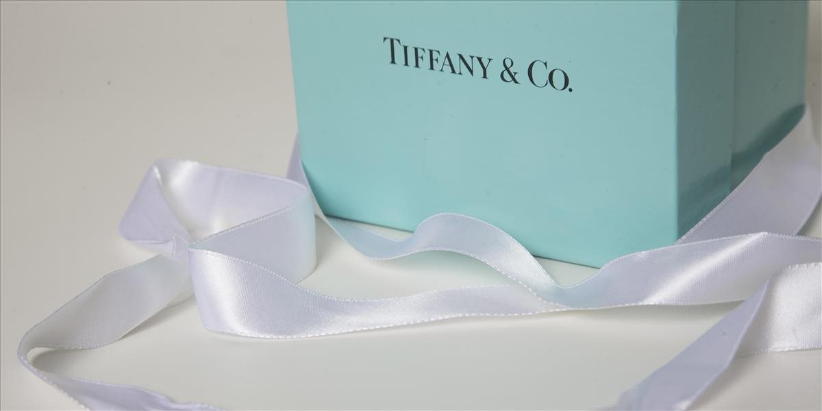 Zisk klenotníckej spoločnosti Tiffany klesol, očakávania trhov však prekonala
