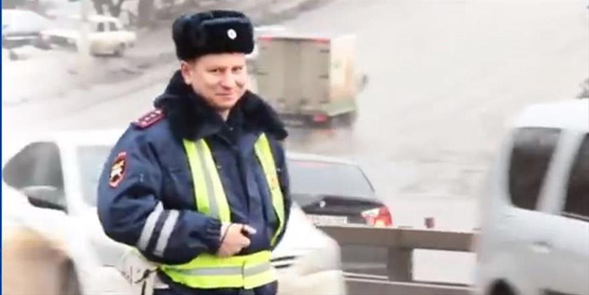 Dojemné VIDEO Ruskí policajti na MDŽ šokovali vodičky, na cestách ich stretlo krásne prekvapenie