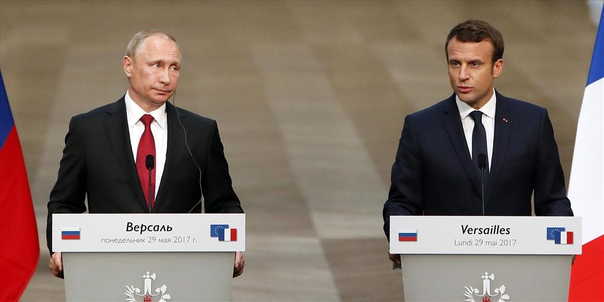 Macron telefonoval s Putinom, zaželal mu úspechy v ďalšej modernizácii Ruska