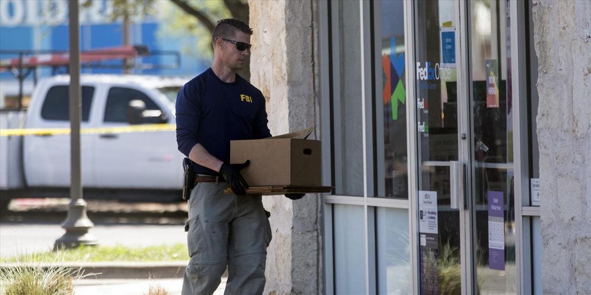 Výbuch bomby v balíku zranil v Texase zamestnanca zásielkovej spoločnosti