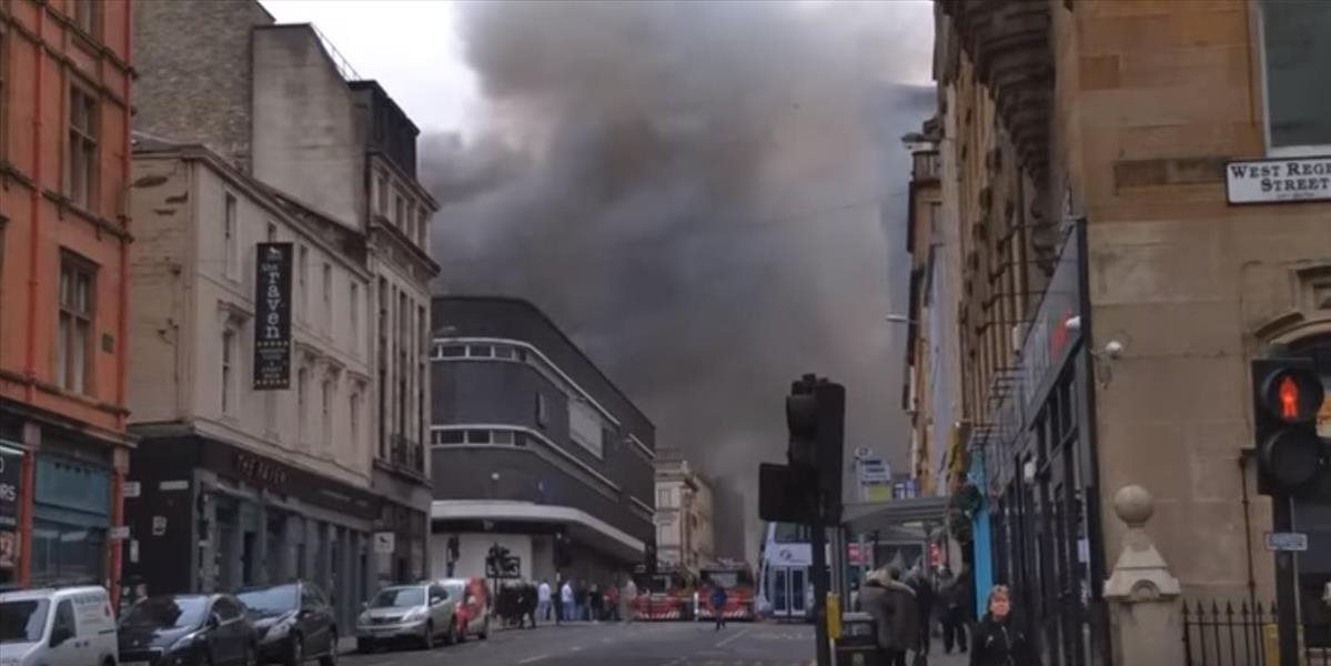 VIDEO Pre obrovský požiar uzavreli centrum Glasgowa