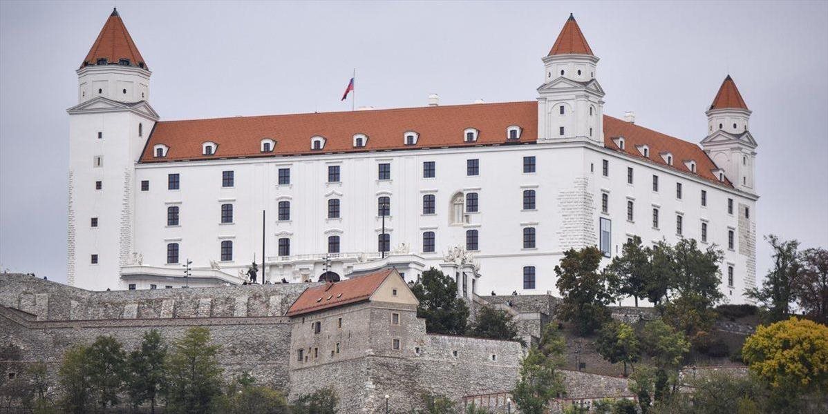 Bratislavský hrad sa v sobotu večer na hodinu zahalí do tmy, ide o projekt Hodina Zeme