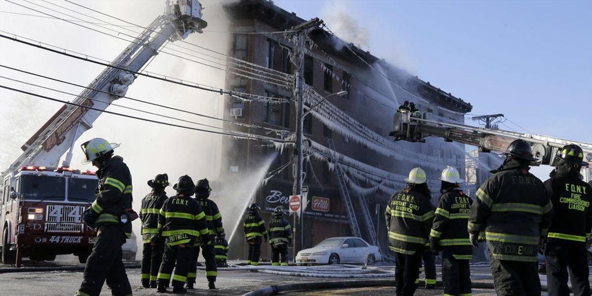 V Pennsylvánii sa zrútila časť budovy, zomreli dvaja hasiči