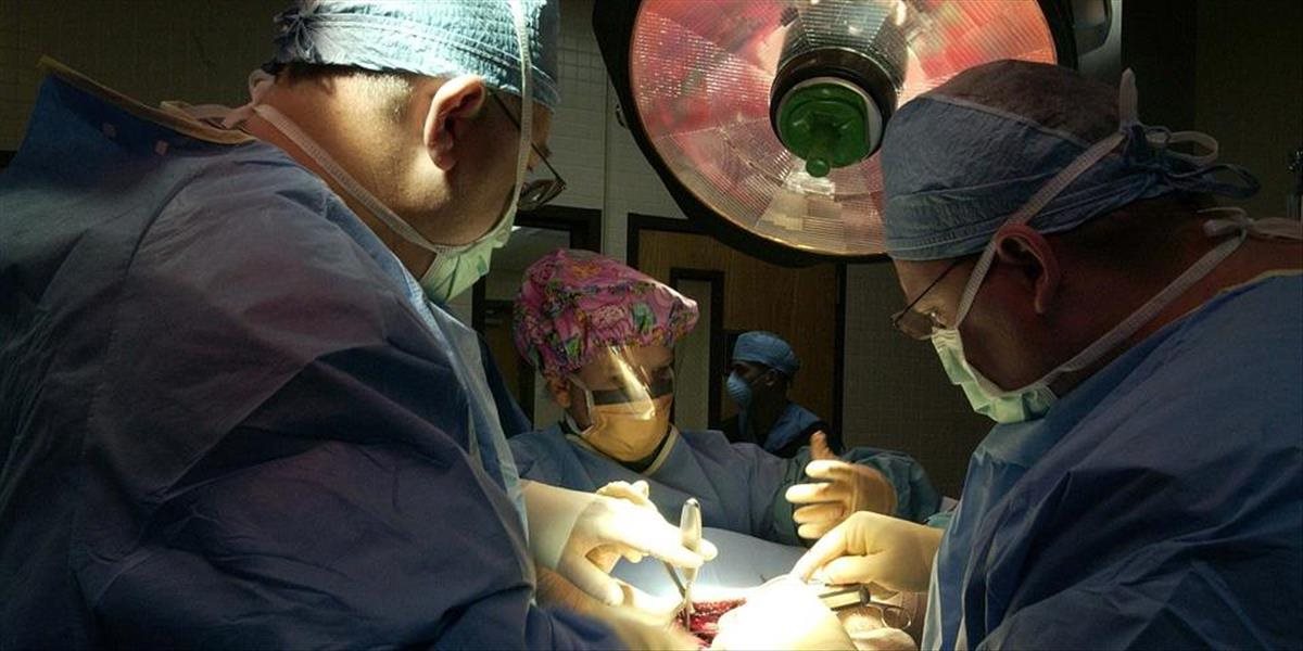 Chirurgovia v Liptovskej nemocnici ako prví na SR operujú s 4K laparoskopickou vežou