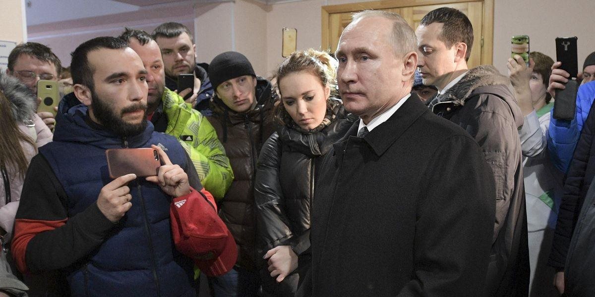 Vladimir Putin navštívil mesto Kemerovo, kde pri požiari zahynulo 64 ľudí