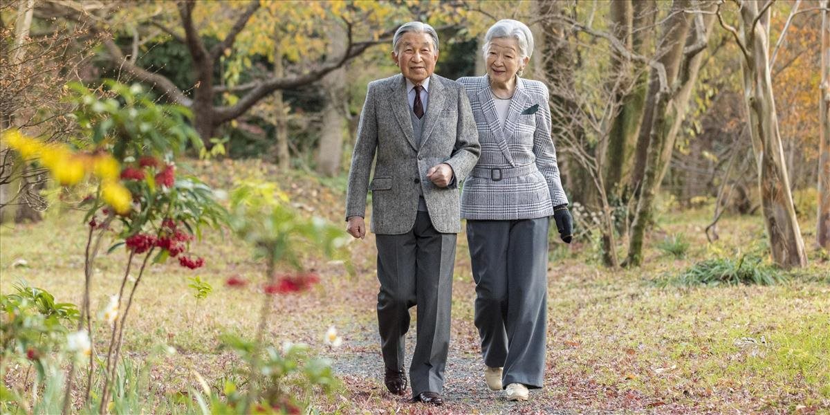 Japonský cisársky pár navštívil ostrov Okinawa a vzdal poctu obetiam vojny
