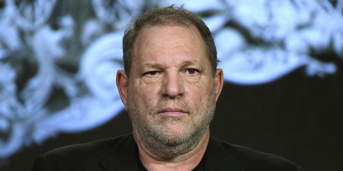Bývalá asistentka Weinsteina tvrdí, že sa ho v roku 1998 snažila zastaviť
