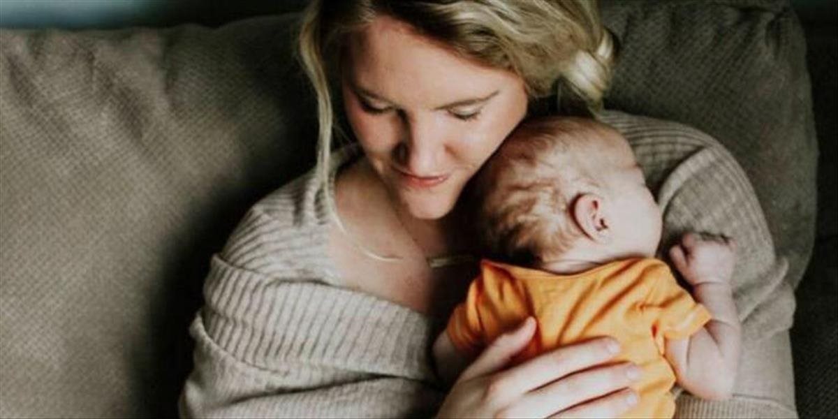 FOTO Žena odmietla potrat poškodeného dieťaťa. Neznámy muž ju neskôr dojal srdcervúcim gestom