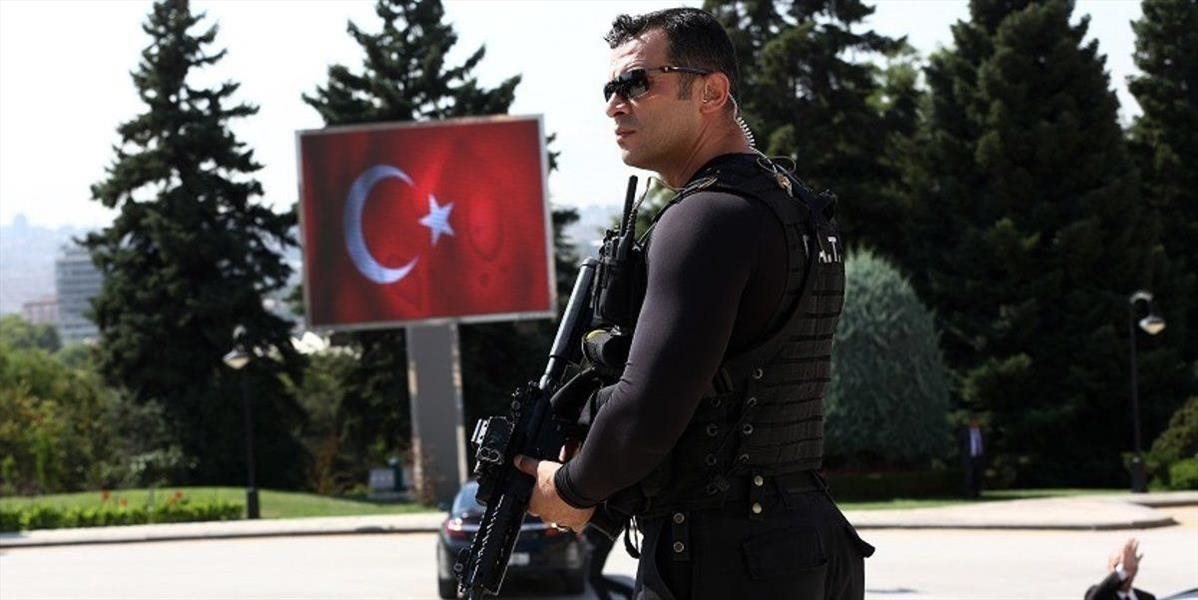 V Turecku sa bude opäť masovo zatýkať, dôstojníci sú podozriví z napojenia na duchovného Gülena