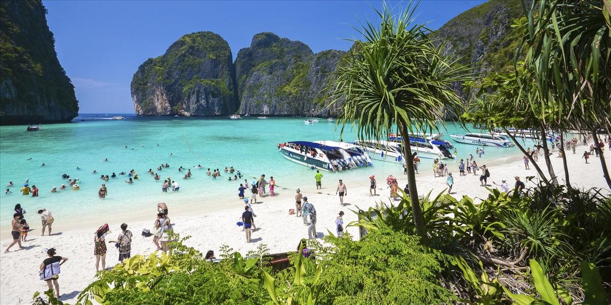Thajsko uzatvorilo svetoznámu pláž Maya: Turistu ju zdevastovali, príroda si musí oddýchnuť