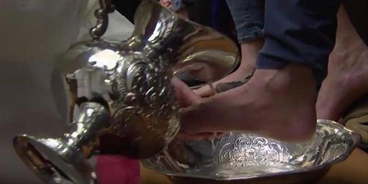 VIDEO Pápež vykonal obrad umývania nôh v rímskej väznici