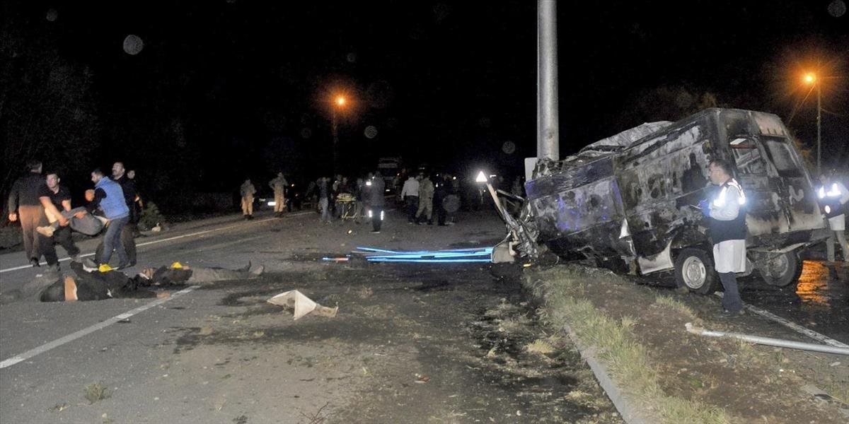 Dopravná nehoda v Turecku si vyžiadala životy 17 migrantov, 36 sa zranilo