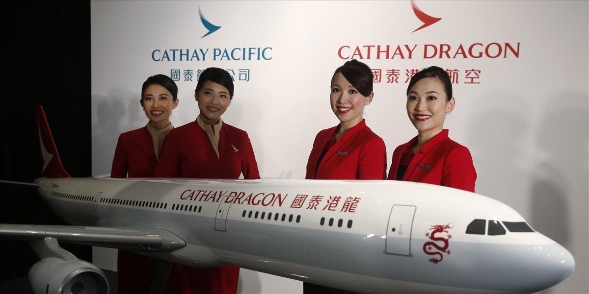 Aerolinky Cathay Pacific zrušili pre svoje letušky povinnosť nosiť sukne