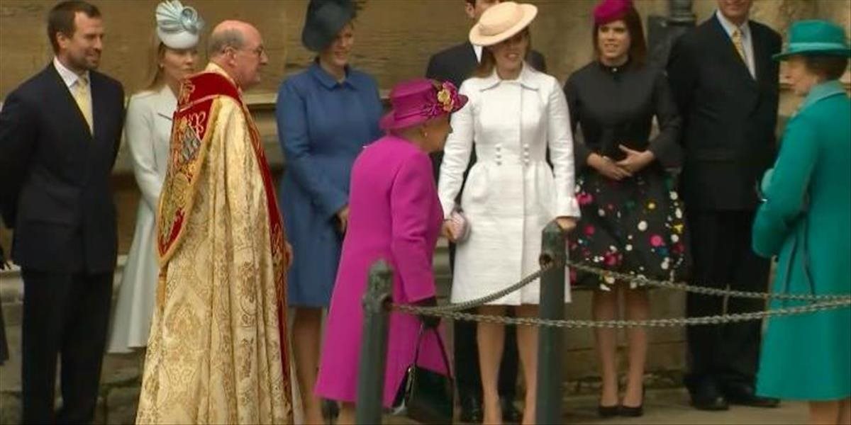 VIDEO Alžbeta II. a kráľovská rodina sa zúčastnili bohoslužby na Veľkú noc