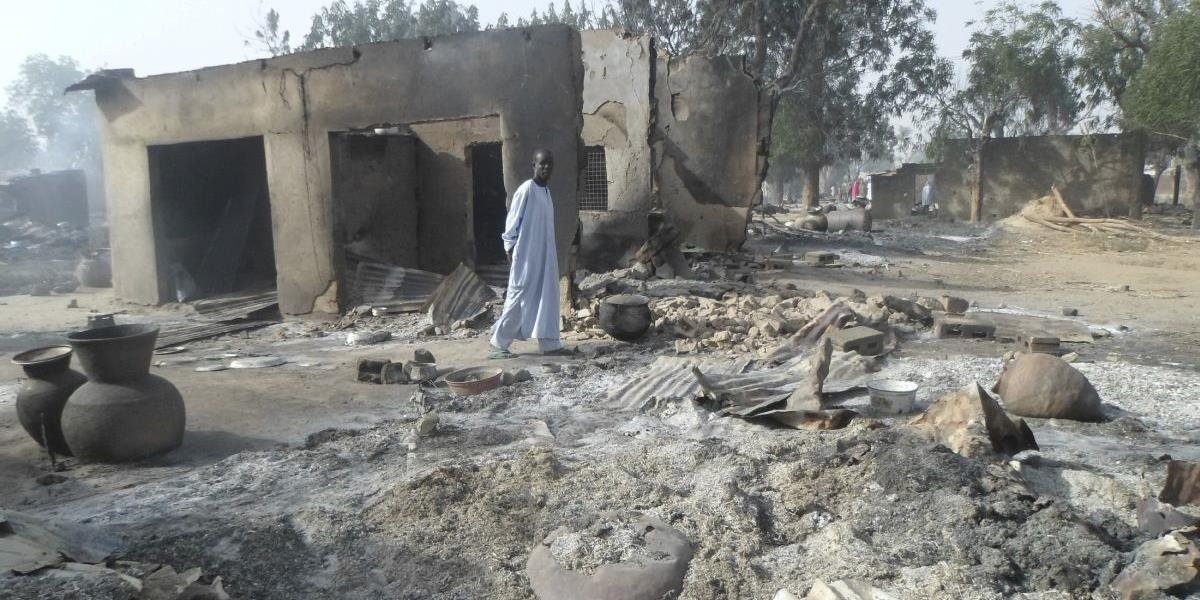 Útok militantov z Boko Haram v Nigérii neprežilo najmenej 15 ľudí, ďalšie desiatky sú zranení
