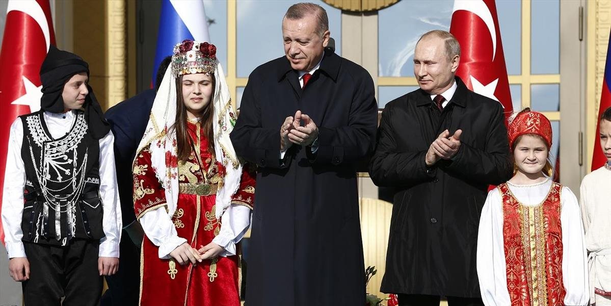 Putin pricestoval na dvojdňovú návštevu Turecka