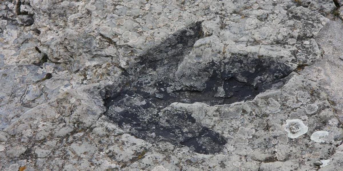 Na škótskom ostrove Skye objavili vzácne stopy dinosaurov