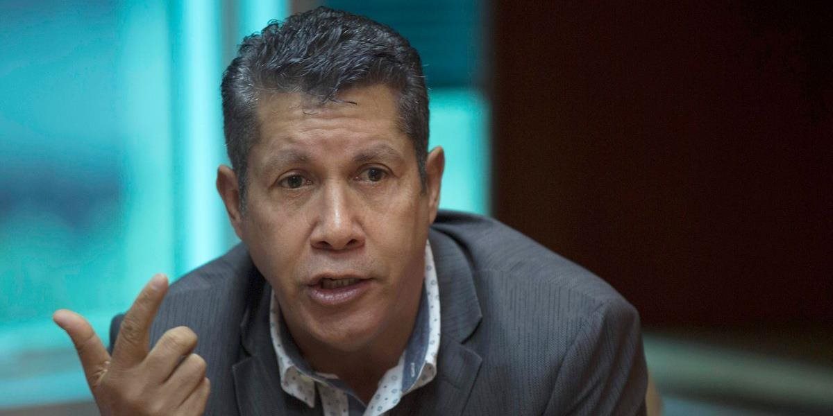 Nezávislý prezidentský kandidát vo Venezuele tvrdí, že na jeho kampaň útočili