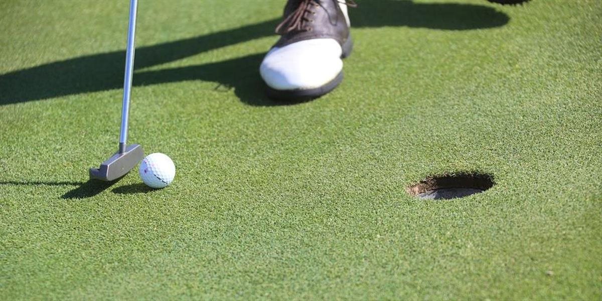 Šokujúce VIDEO:  Muž použil golfovú jamku trochu inak, ako väčšina golfistov