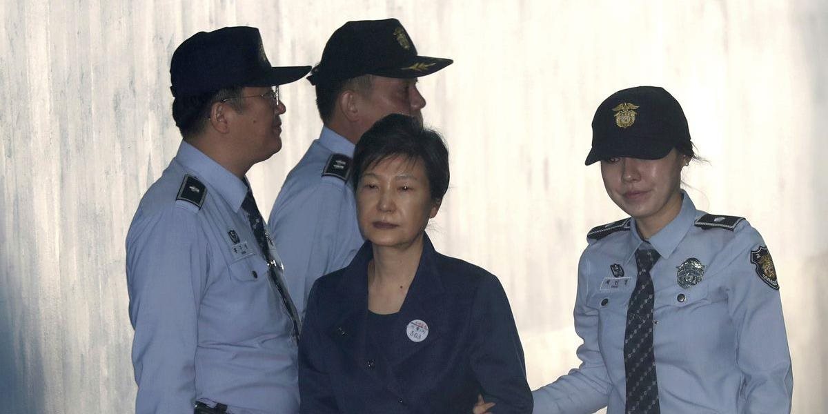 Bývalú juhokórejskú prezidentku uznali za vinnou zo zneužitia moci