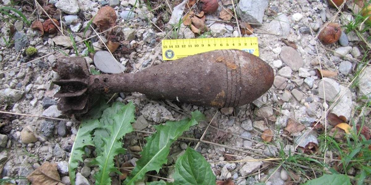 V potoku v obci Sedliská našli ruskú delostreleckú mínu