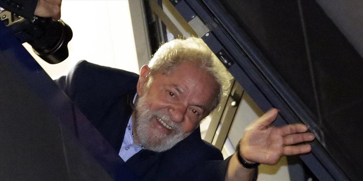 Exprezident Lula da Silva sa na polícii dobrovoľne neprihlásil
