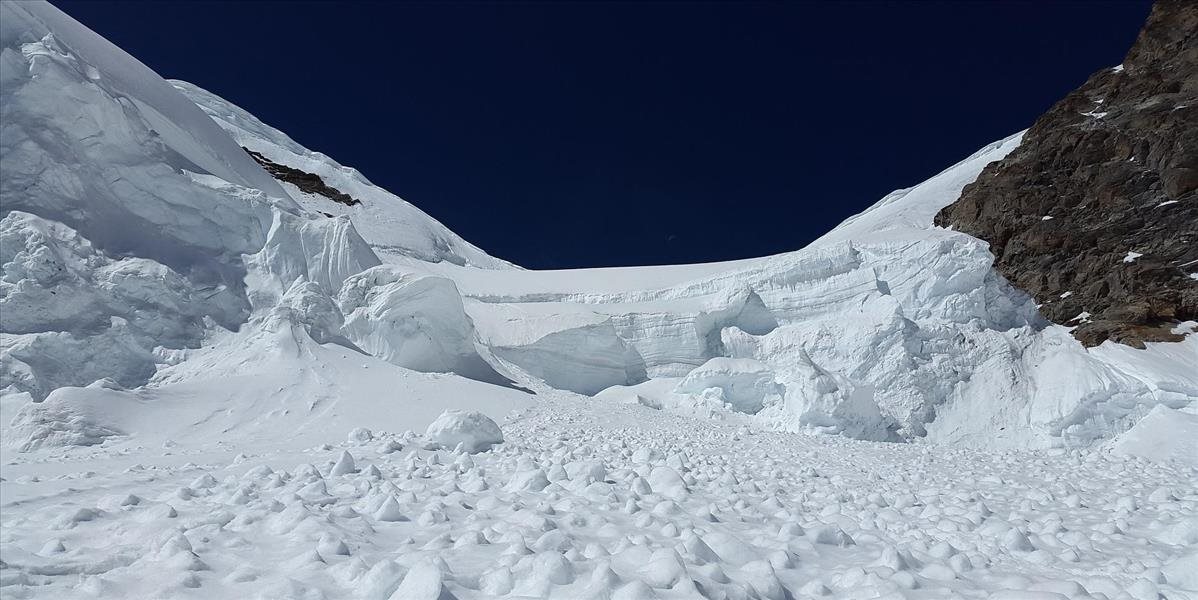 Zosuv lavíny v Taliansku si vyžiadal dva životy, ďalšie dve osoby sa zranili