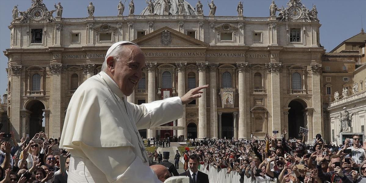 Pápež: Nič nemôže ospravedlniť používanie chemických zbraní