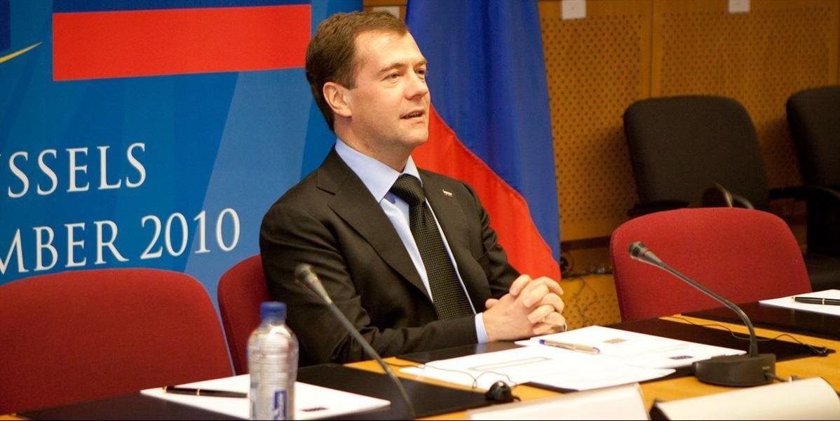 Medvedev nariadil vláde, aby vypracovala možnú odvetu za nové sankcie USA