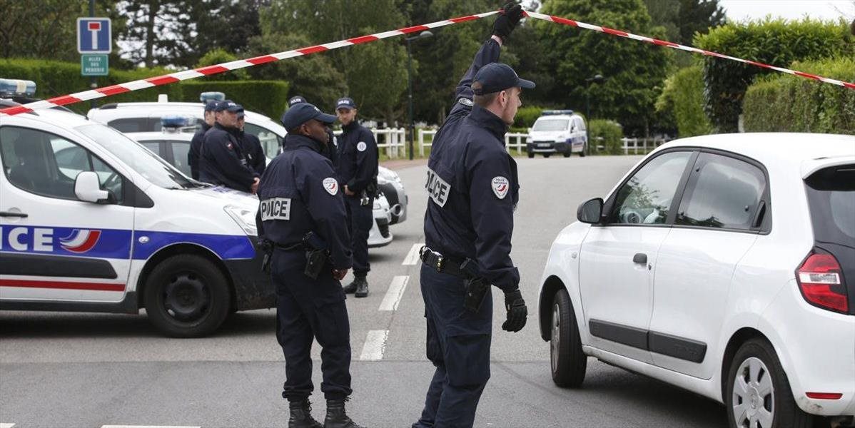 Francúzska polícia zadržala šesť osôb v kauze vraždy policajtov v Magnanville