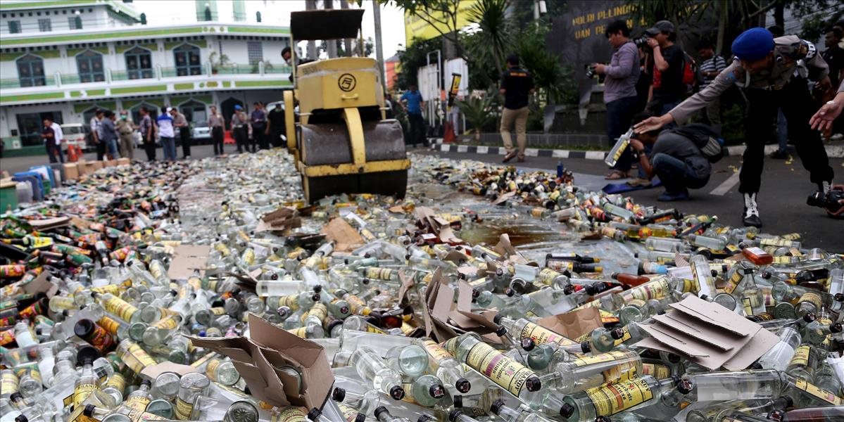 Indonézia bojuje s úmrtiami v dôsledku otravy alkoholom