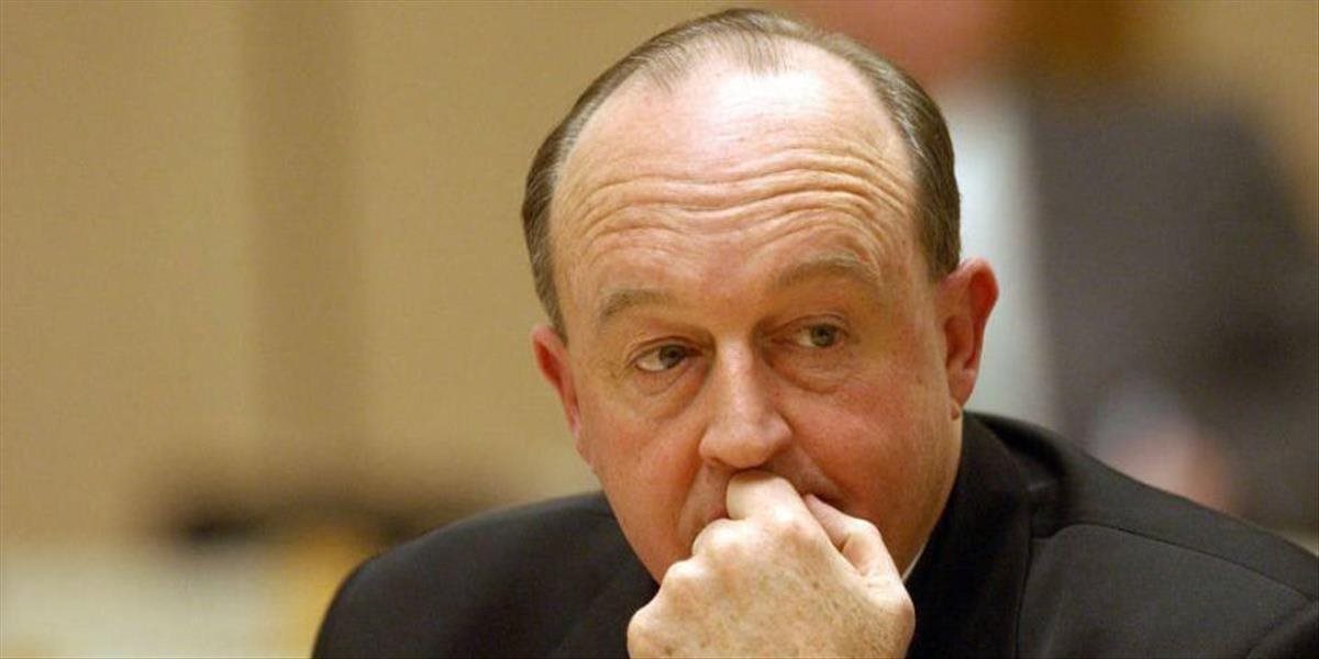 Arcibiskup, ktorý je obvinený z krytia pedofílie, vinu odmieta