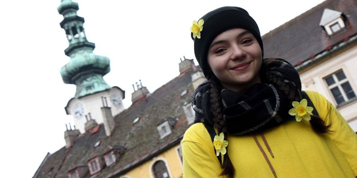 Dnes je Deň narcisov: Ľudia si pripnutím žltého kvetu pripomenú pacientov s rakovinou