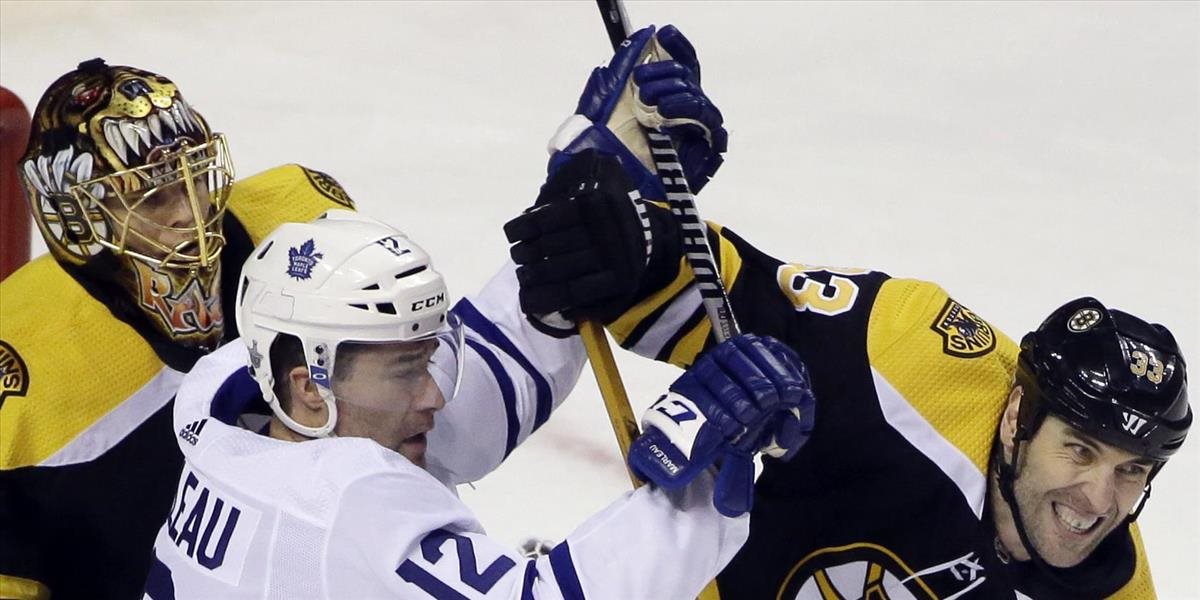 NHL: Boston rozdrvil Toronto a Chára zanamenal 60-ty bod v play-off