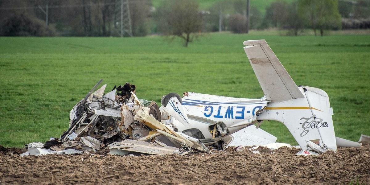 Zrážka malých lietadiel v Nemecku si vyžiadala dve obete