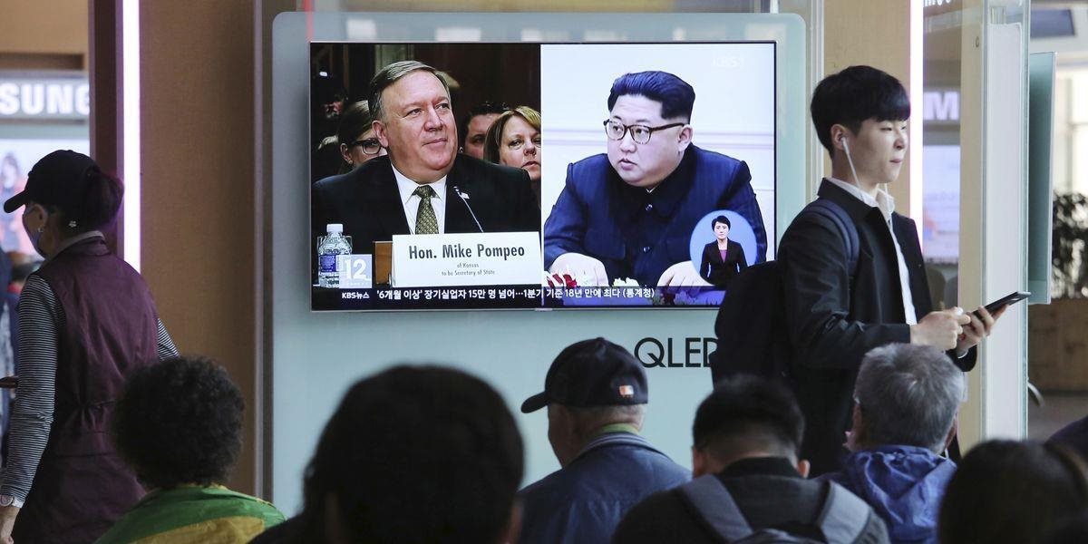Šéf CIA Mike Pompeo sa tajne stretol s vodcom KĽDR Kim Čong-unom