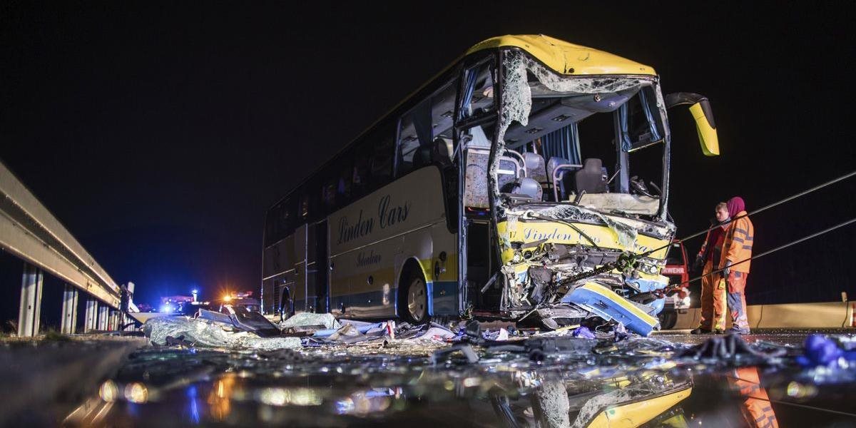 Poľsko: Kamión narazil do autobusu so študentmi, zahynuli dve osoby
