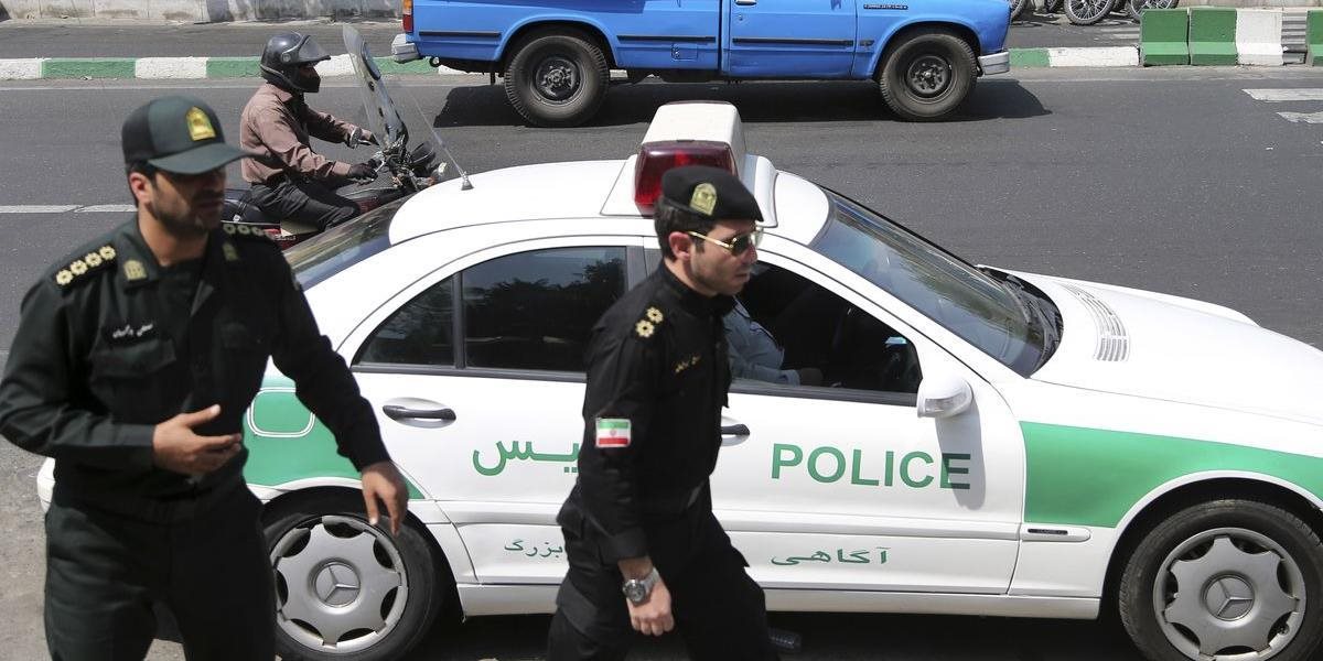 VIDEO Iránski policajti napadli ženu, pretože nebola vhodne oblečená: Video zo zatýkania vyvolalo pobúrenie