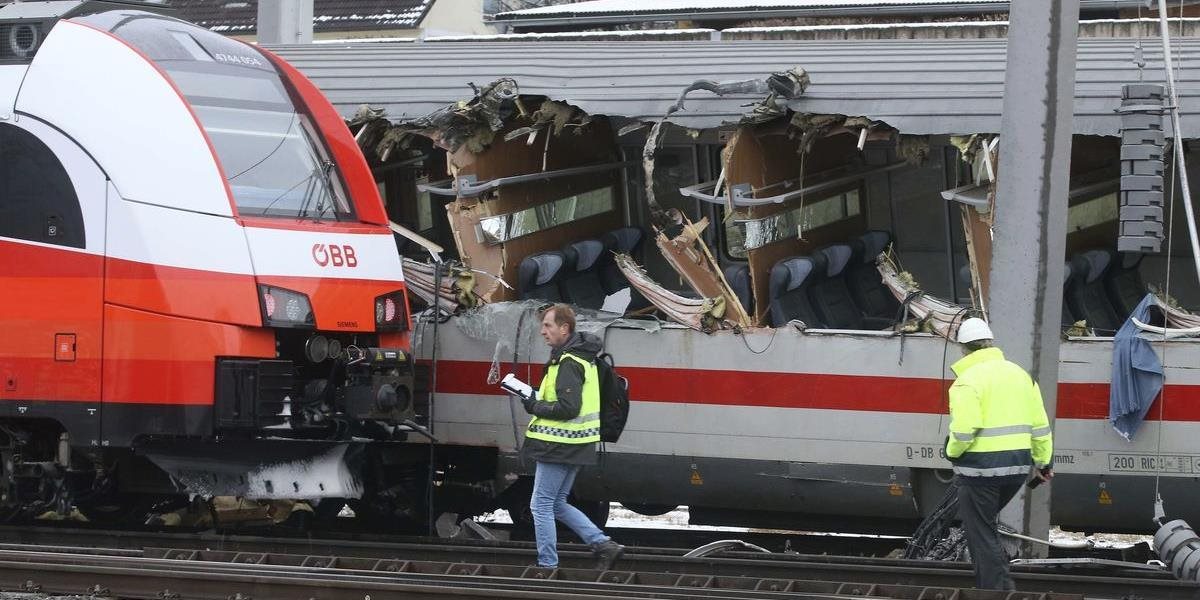 V Salzburgu sa zrazili vlaky: Desiatky ľudí sa zranili