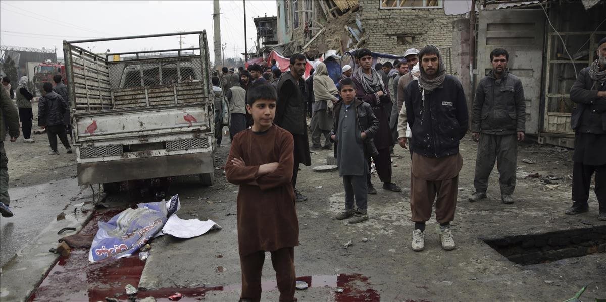Samovražedný útočník zabil najmenej 57 ľudí; k útoku sa prihlásil IS